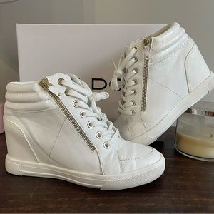 WOMENS platform white sneaker tennis shoes ALDO 7.5 with gold hardware.